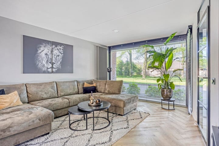 Photo 4 of Van Veldekestraat 7