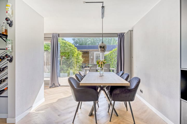 Photo 7 of Van Veldekestraat 7