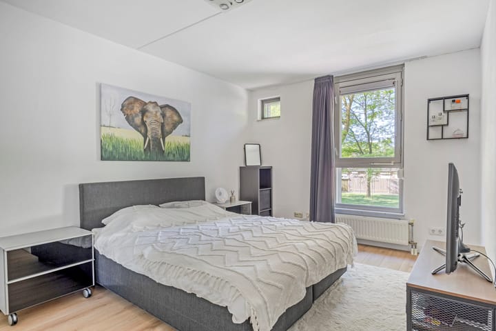 Photo 12 of Van Veldekestraat 7