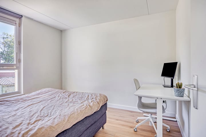 Photo 13 of Van Veldekestraat 7