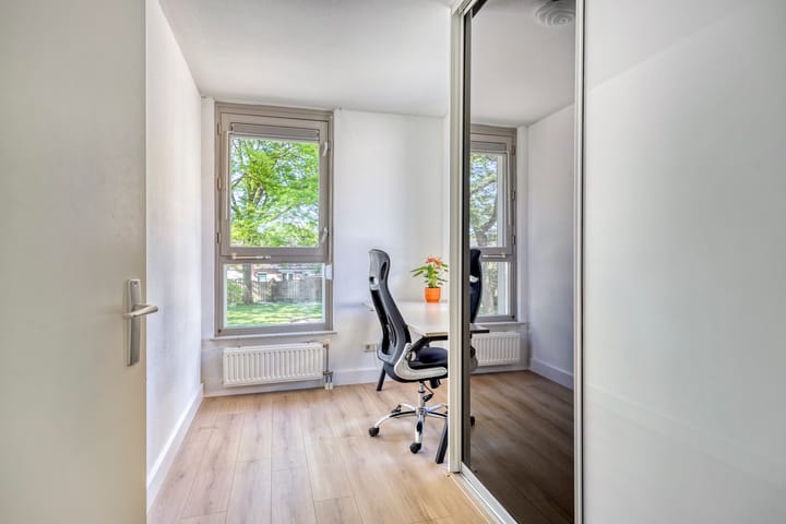 Photo 14 of Van Veldekestraat 7