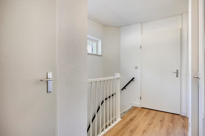 Photo 15 of Van Veldekestraat 7