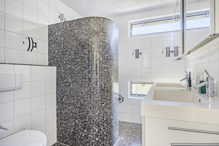 Photo 18 of Van Veldekestraat 7