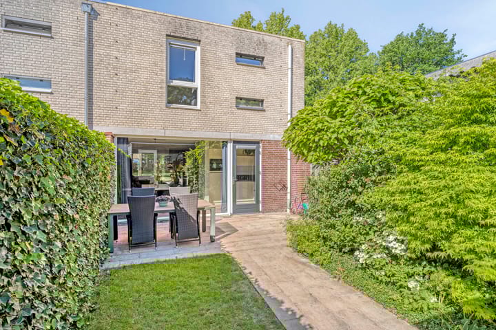 Photo 22 of Van Veldekestraat 7