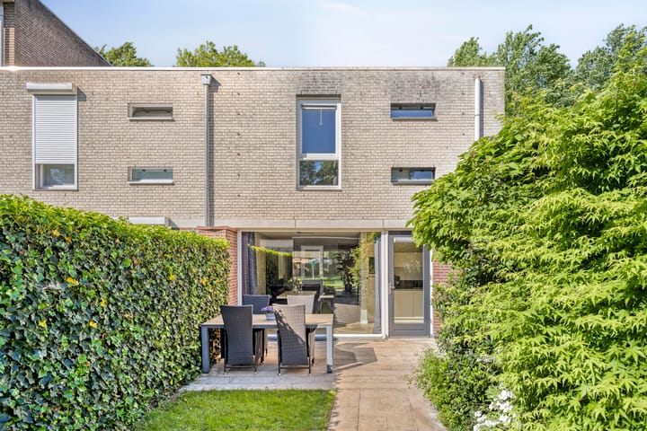 Photo 23 of Van Veldekestraat 7