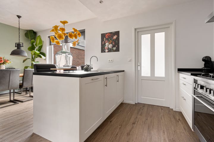 Photo 8 of van Brederodestraat 23