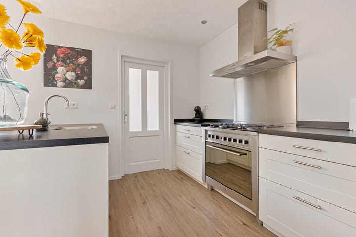 Photo 9 of van Brederodestraat 23