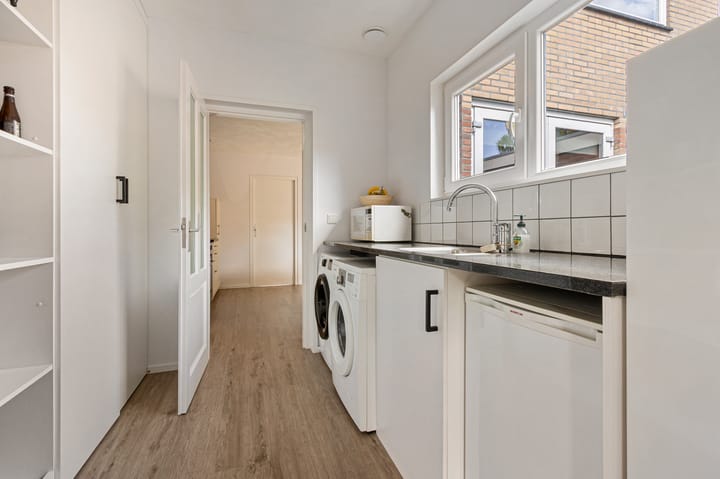 Photo 10 of van Brederodestraat 23