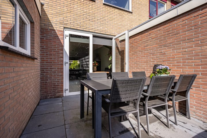 Photo 31 of van Brederodestraat 23