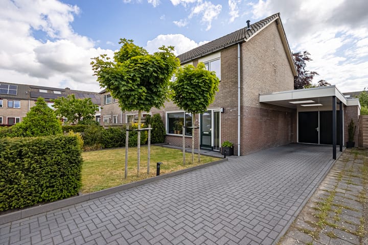 Photo 36 of van Brederodestraat 23