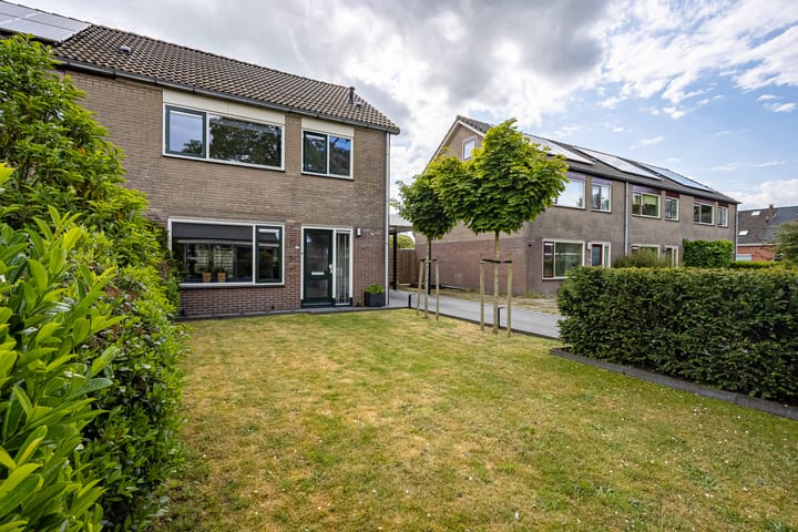 Photo 35 of van Brederodestraat 23