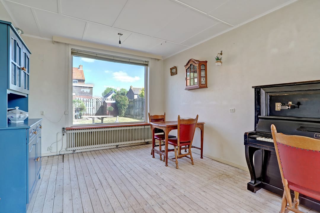 Photo 11 of Titus Brandsmastraat 18