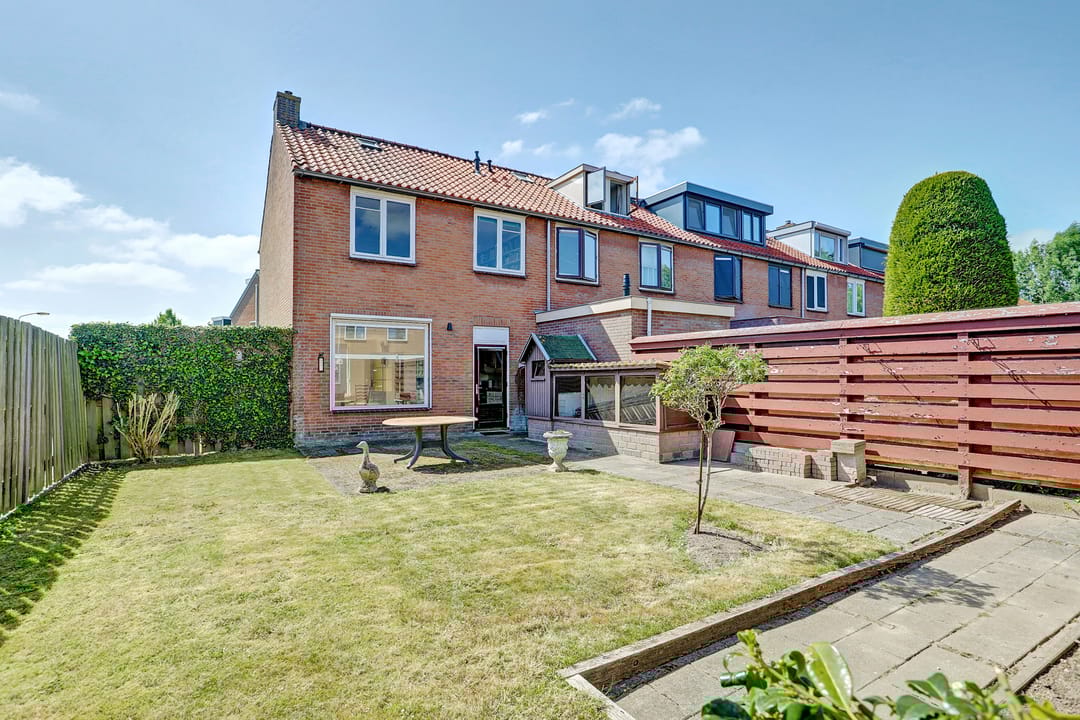 Photo 2 of Titus Brandsmastraat 18