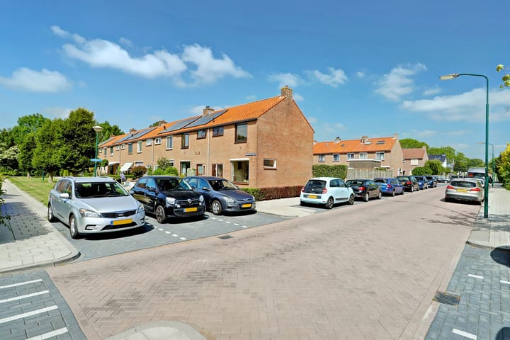 Foto 39 van Titus Brandsmastraat 18