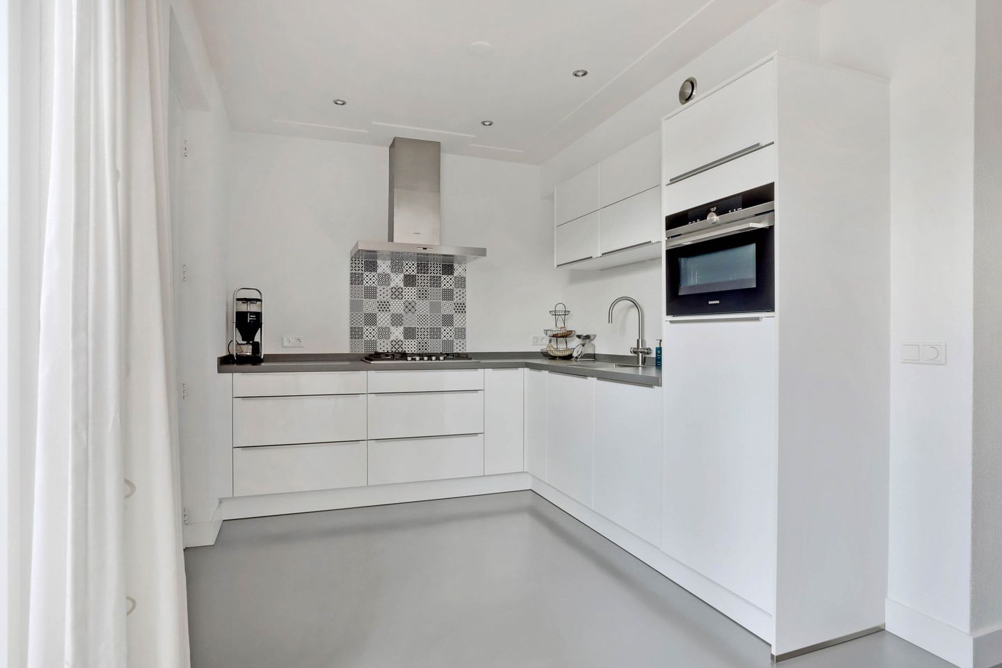 Photo 10 of Clarastraat 25