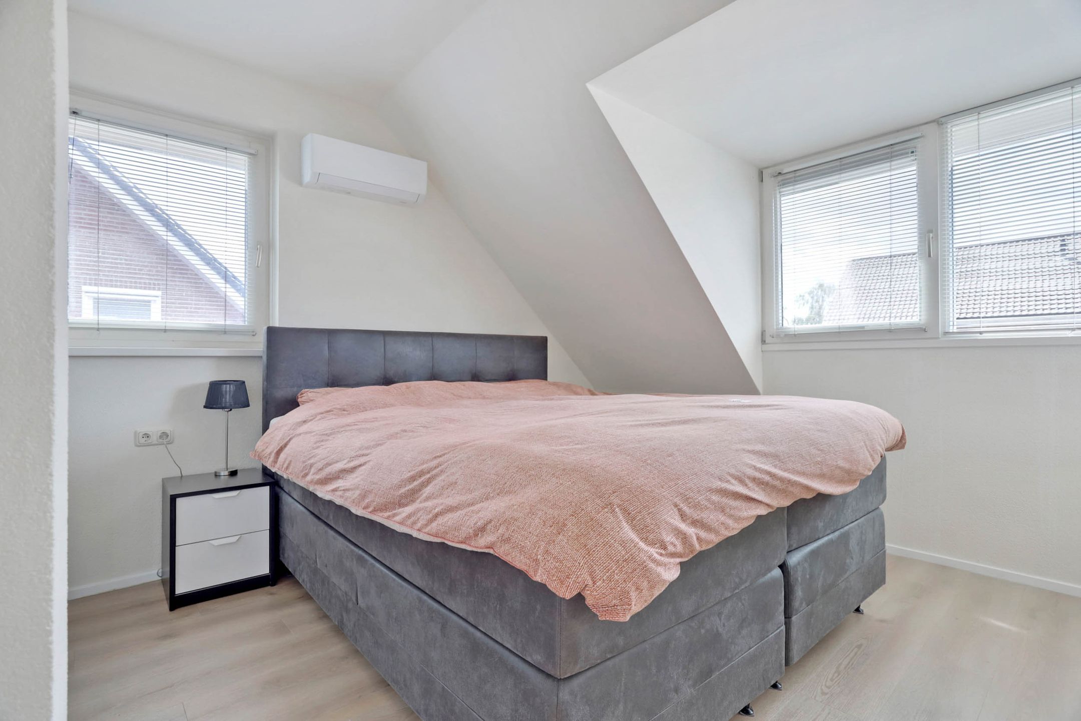 Photo 21 of Clarastraat 25