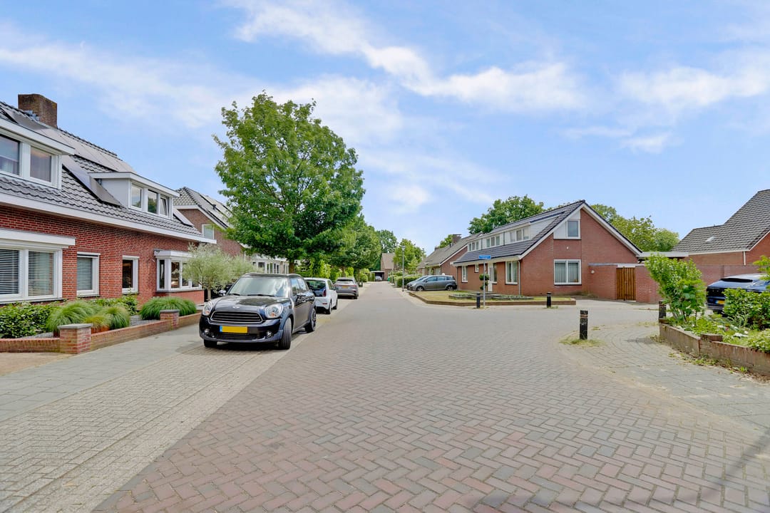 Photo 43 of Clarastraat 25