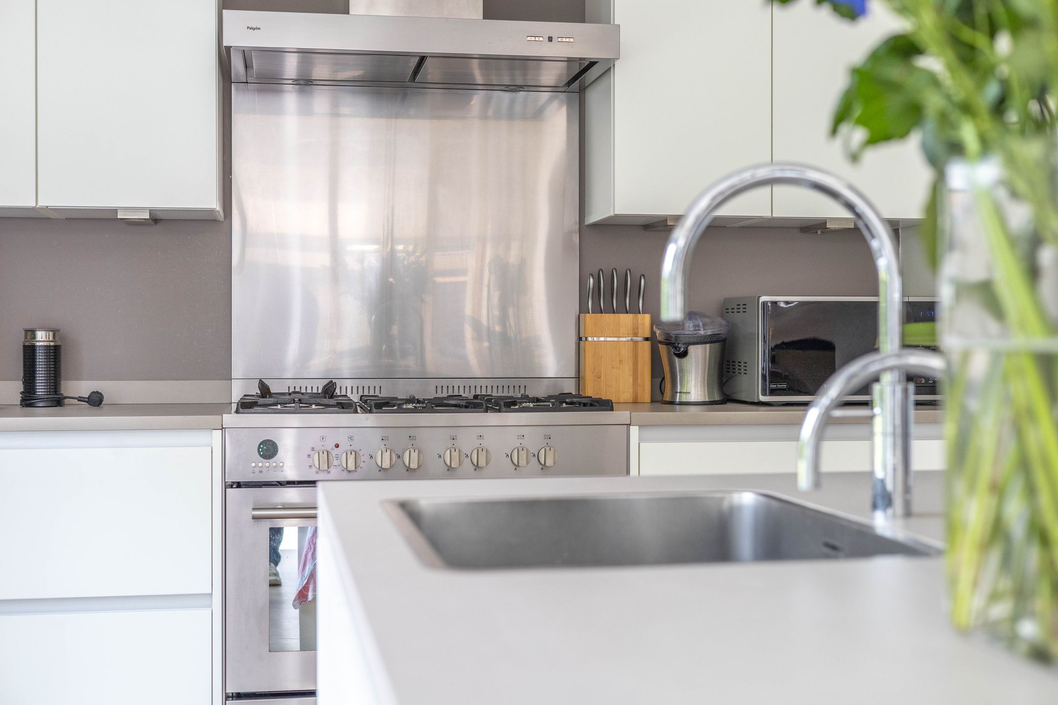 Photo 12 of Van den Vondellaan 10