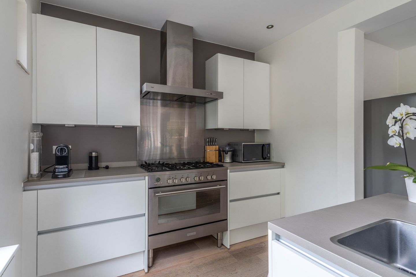 Photo 14 of Van den Vondellaan 10