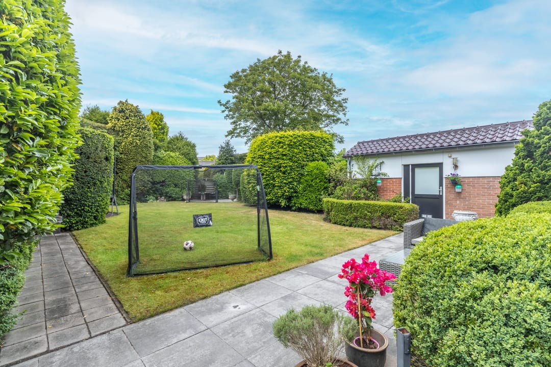 Photo 17 of Van den Vondellaan 10