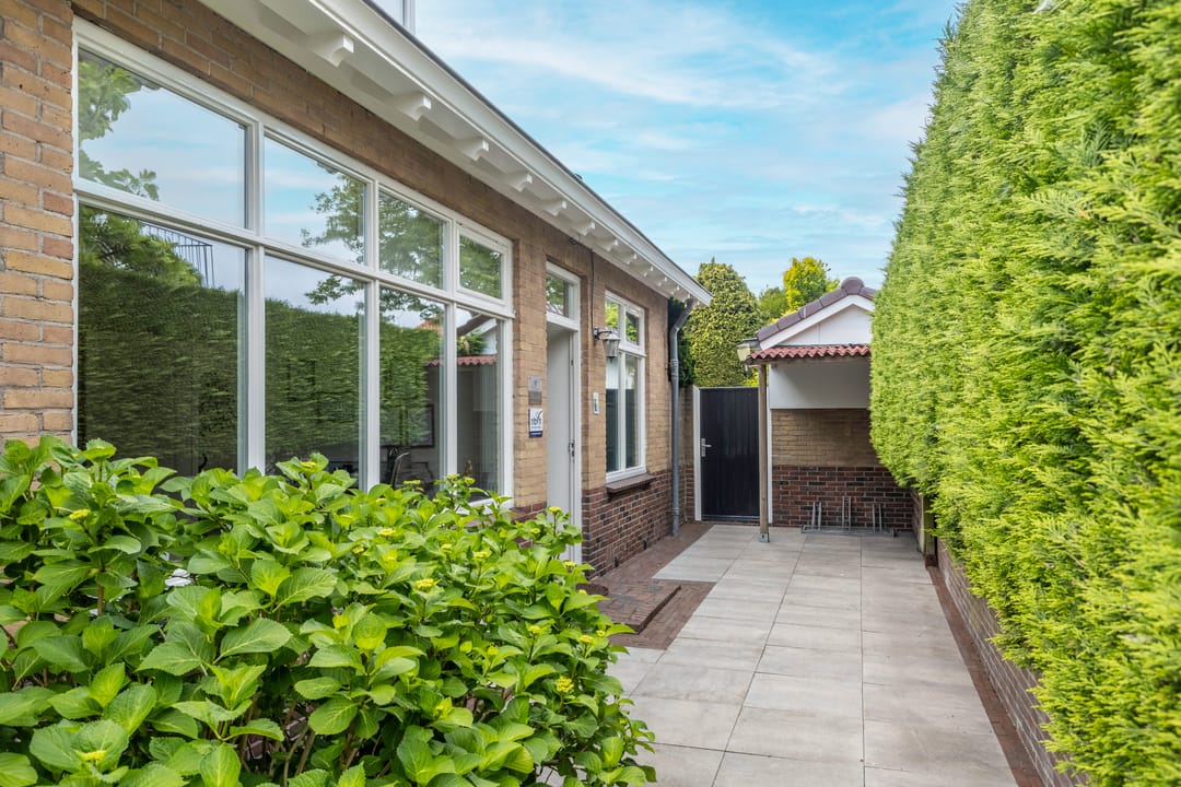 Photo 46 of Van den Vondellaan 10