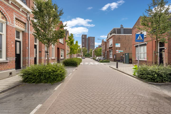 Foto 39 van Boulevard Antverpia 15