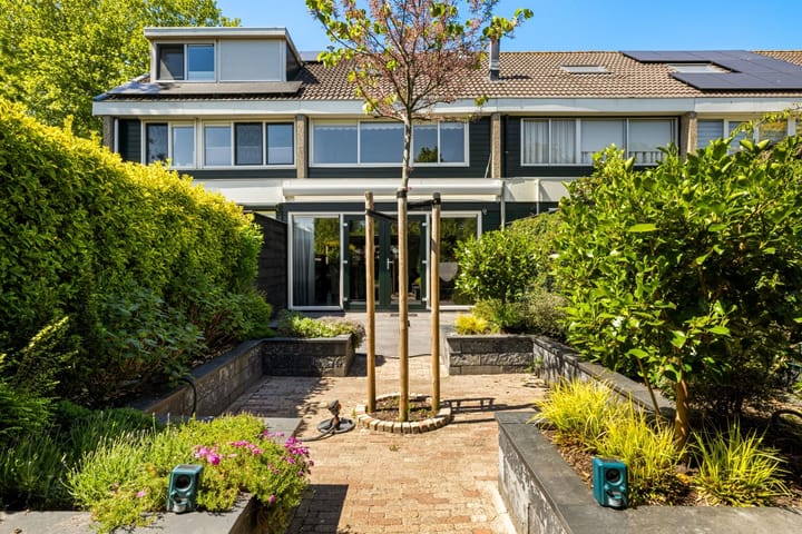 Foto 17 van Tongnaald 17