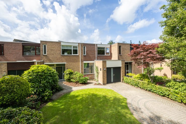 A.G.M. van der Hoevenstraat 85