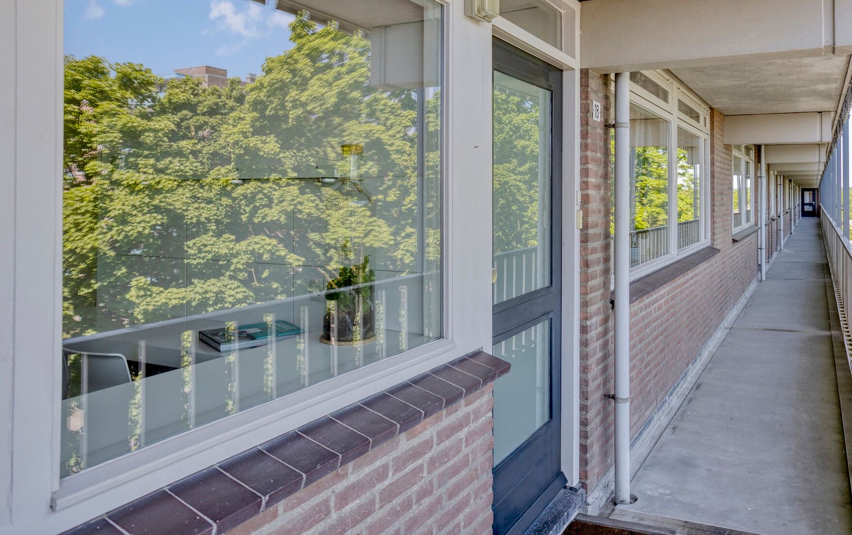 Foto 27 van Nederlandplein 18