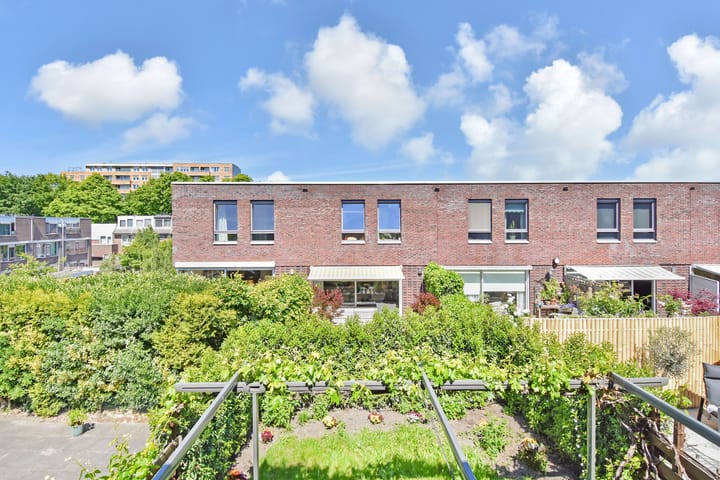 Photo 22 of Marga Klompéstraat 41