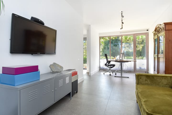 Photo 36 of Marga Klompéstraat 41