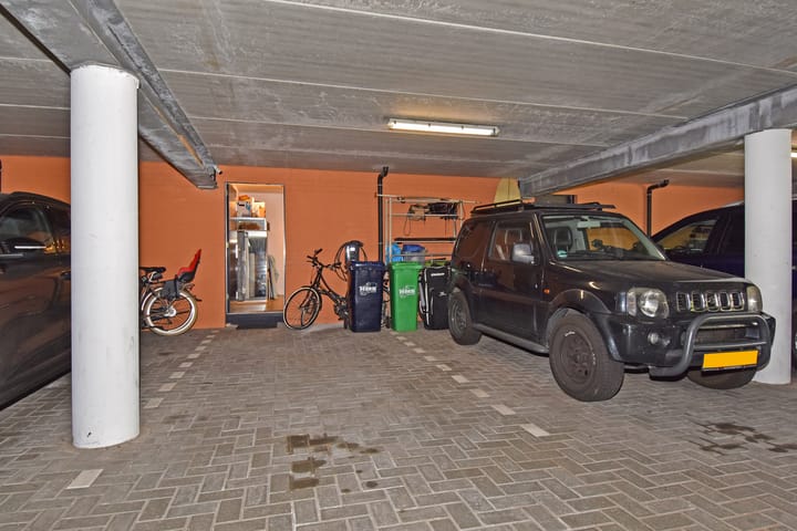 Photo 42 of Marga Klompéstraat 41