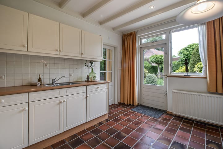 Foto 18 van Burg. Verwielstraat 99