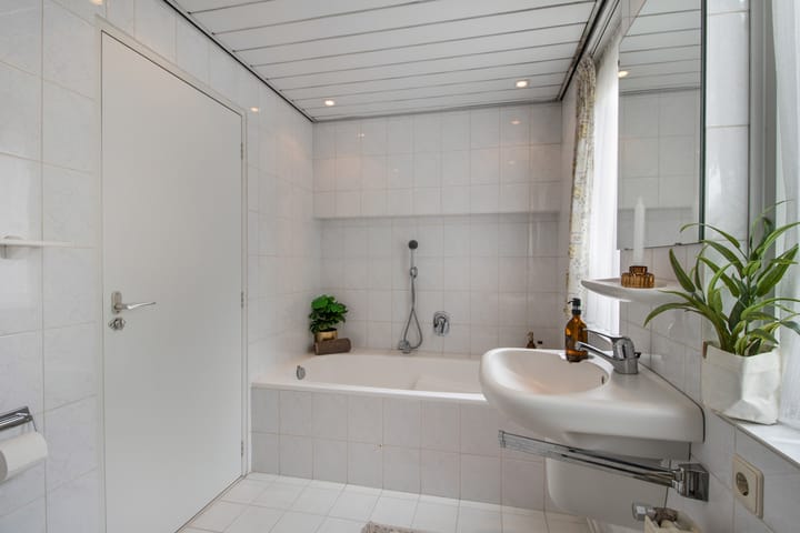 Foto 25 van Burg. Verwielstraat 99