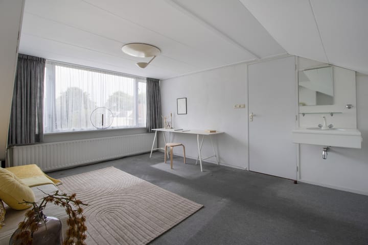 Foto 33 van Burg. Verwielstraat 99