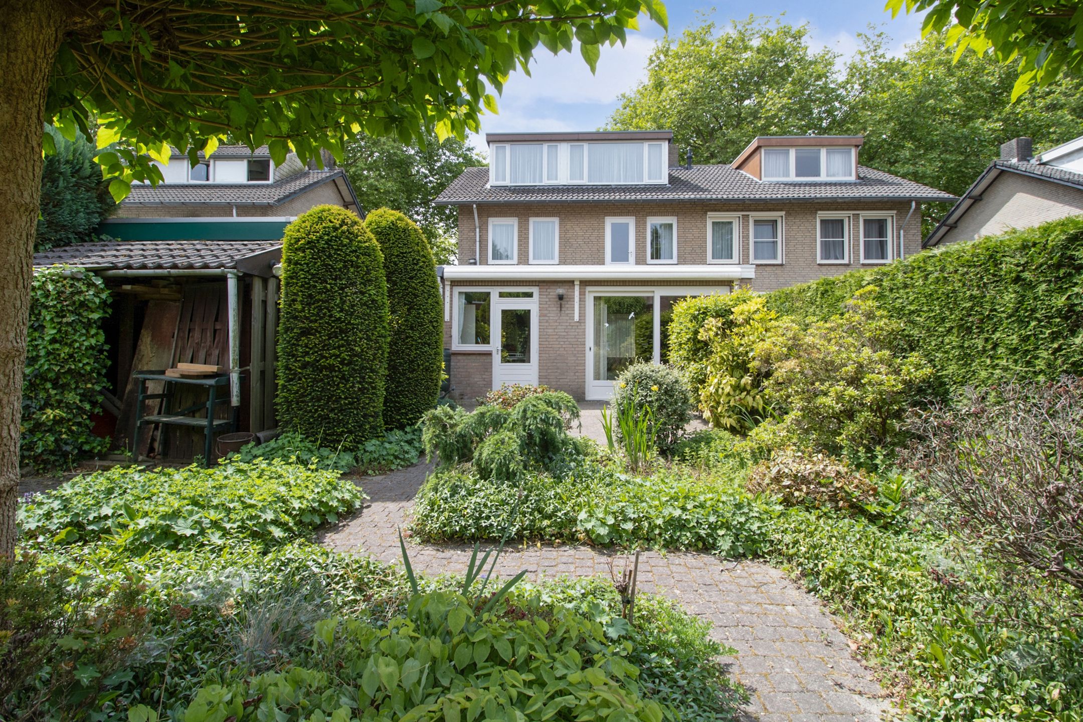 Foto 36 van Burg. Verwielstraat 99