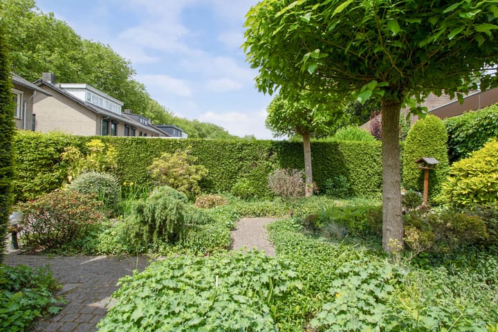 Foto 37 van Burg. Verwielstraat 99