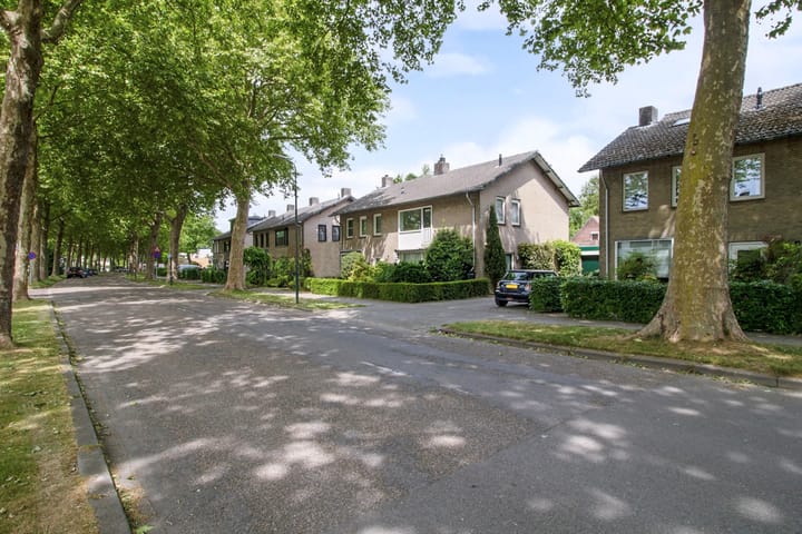 Foto 41 van Burg. Verwielstraat 99