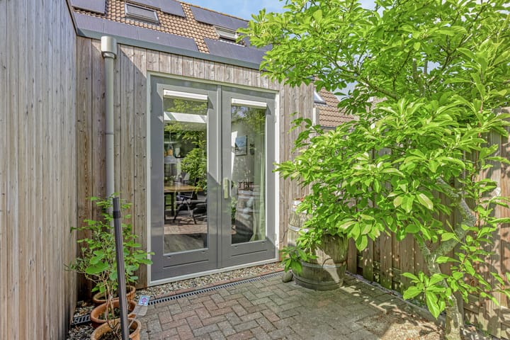 Photo 37 of Entinge 122