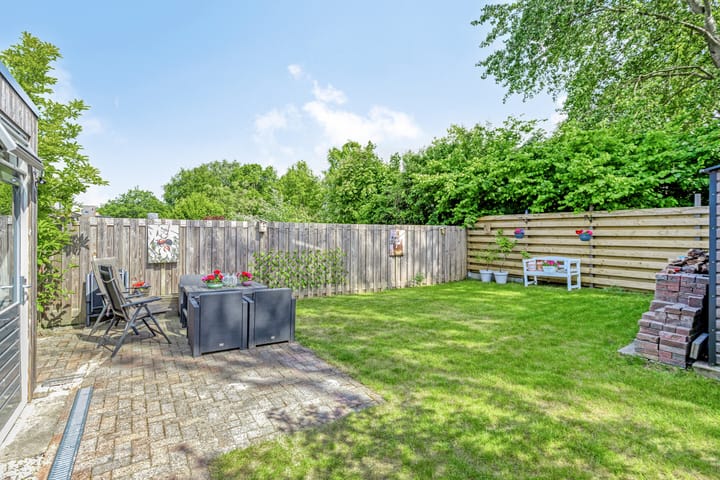 Photo 38 of Entinge 122