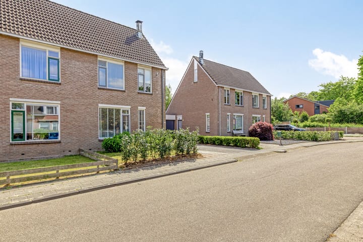 Photo 42 of Entinge 122