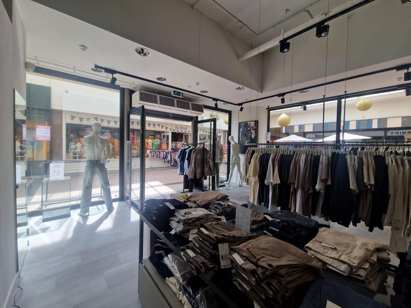 View photo 5 of Marktpromenade 11
