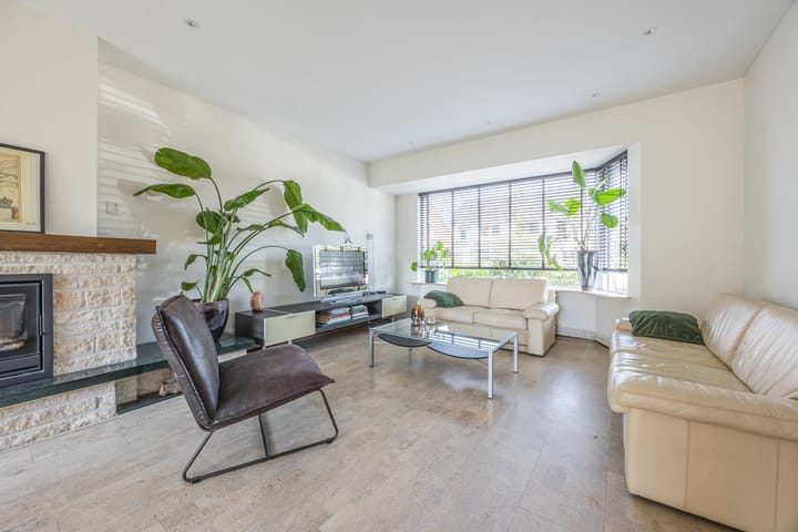 Foto 9 van Leeuwenlaan 9