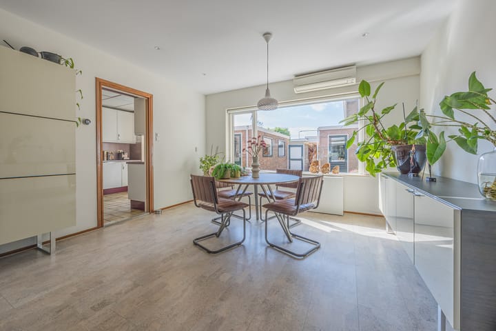 Foto 12 van Leeuwenlaan 9