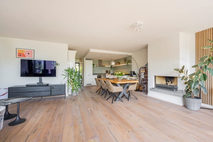 Photo 2 of van Weedestraat 77