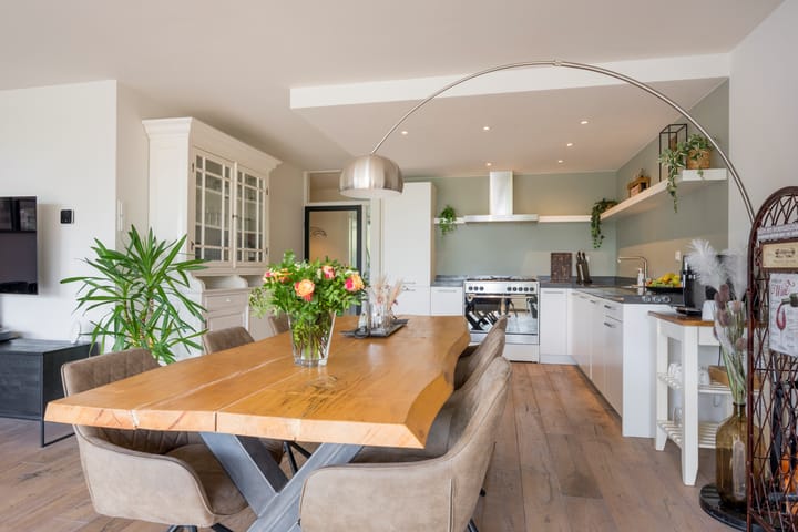 Photo 10 of van Weedestraat 77