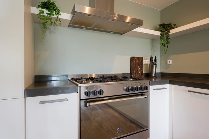 Photo 12 of van Weedestraat 77