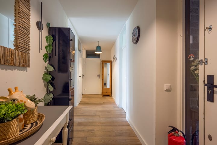 Photo 31 of van Weedestraat 77