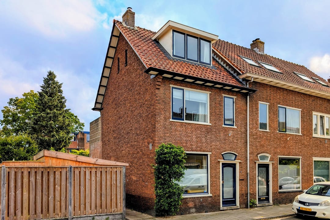 Photo 1 of Schoenerstraat 2