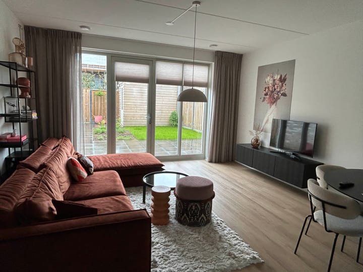 Photo 2 of Podium 35